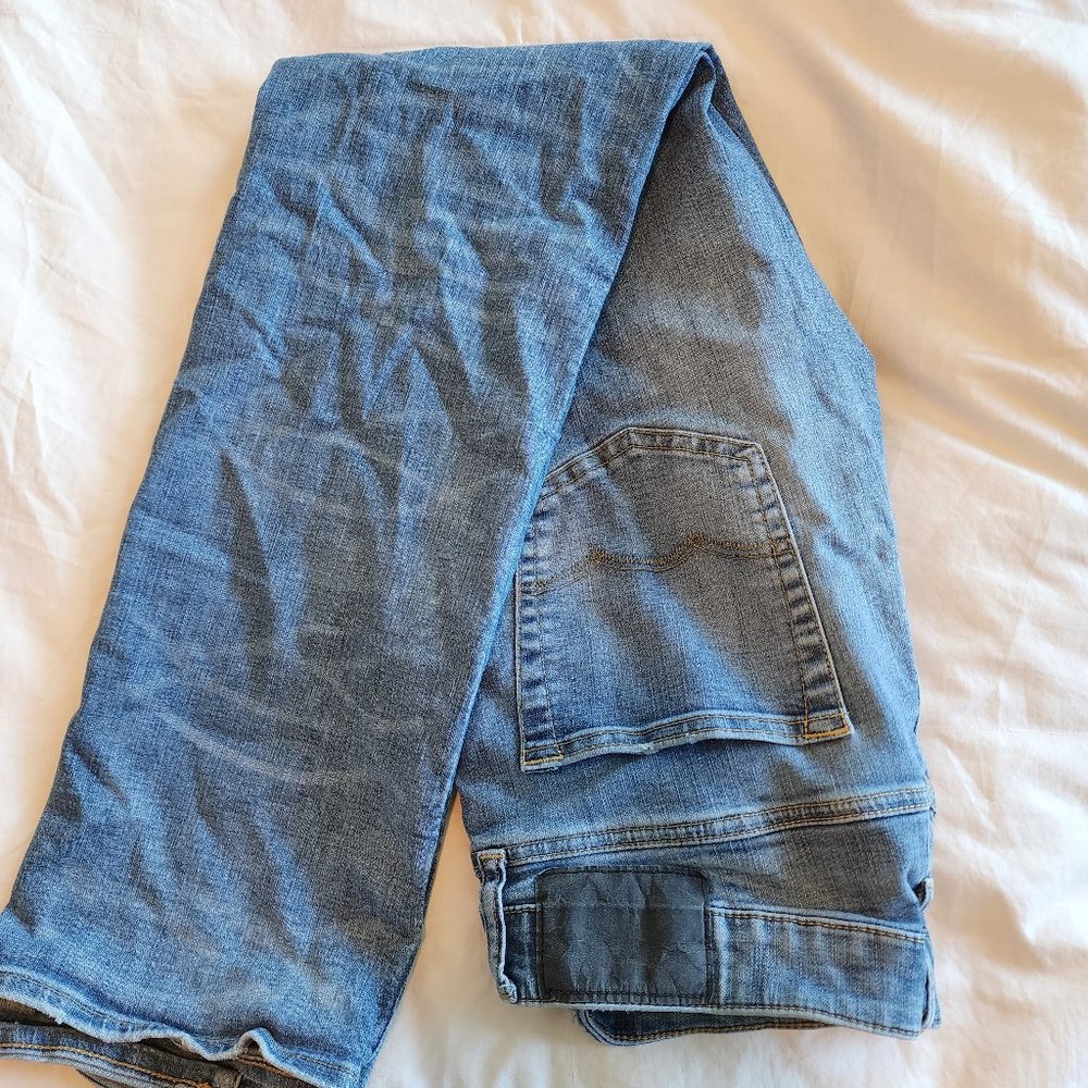 American Eagle Extreme Flex 4 Lightly Used 32/32 Light Blue